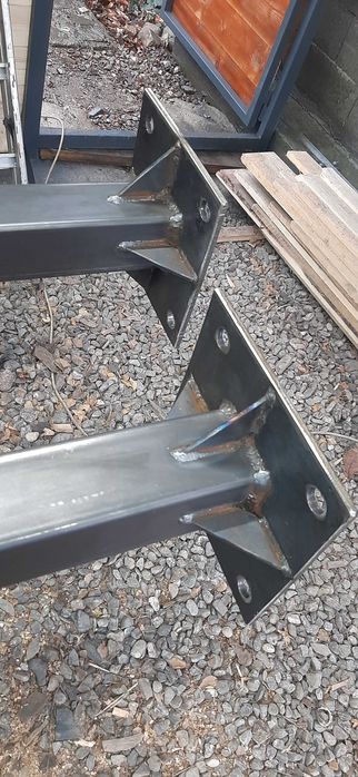 Stâlpi de gard, stâlpi iluminat, stâlpi poartă.