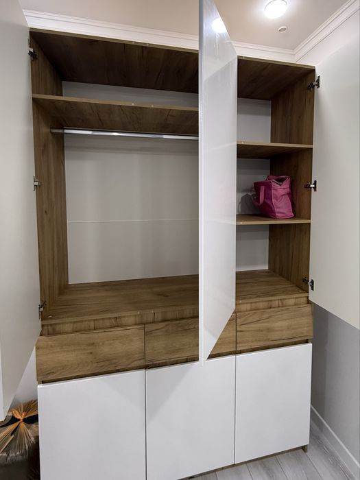 Продам шкаф совсем новый