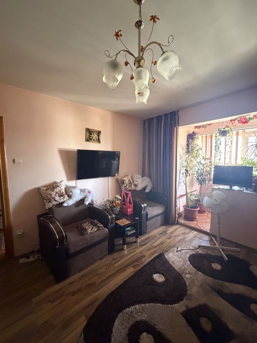 Vand apartament zona micro 5