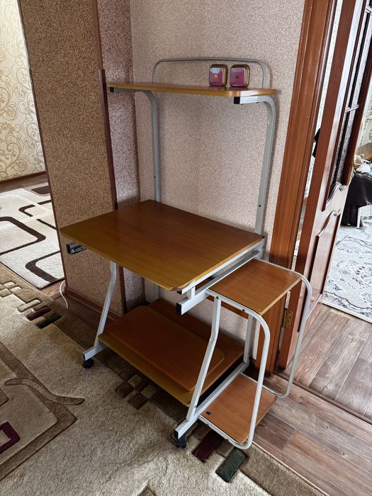 Стол комьютерный компактный