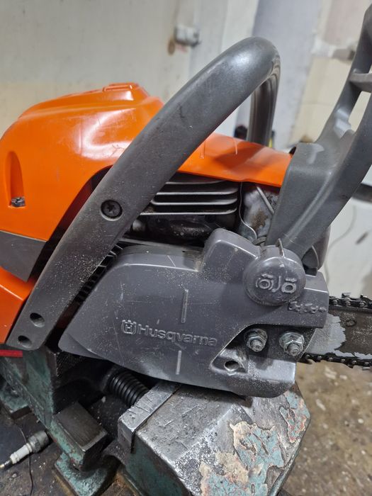 Motofierastrau Husqvarna 135