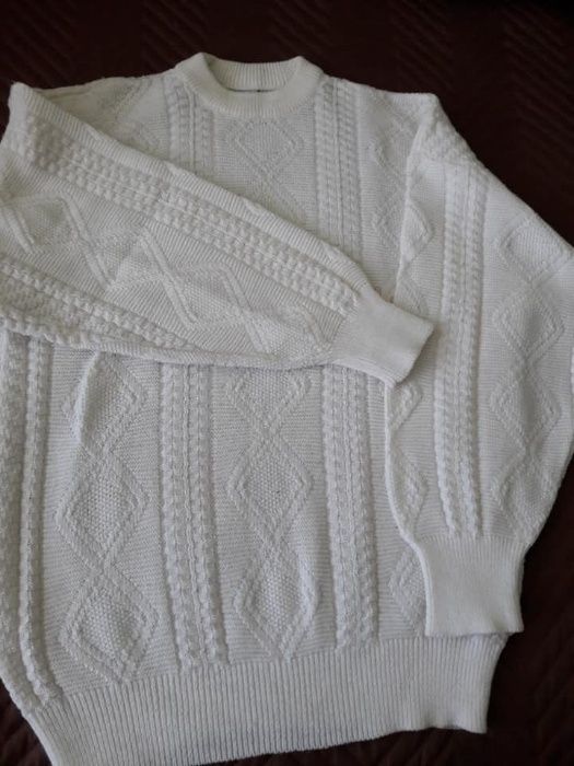 Продавам вълнени елечета и пуловери