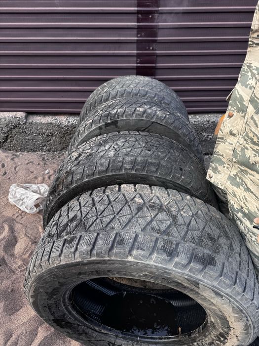 Продам б/у шины 295/60r18 116R