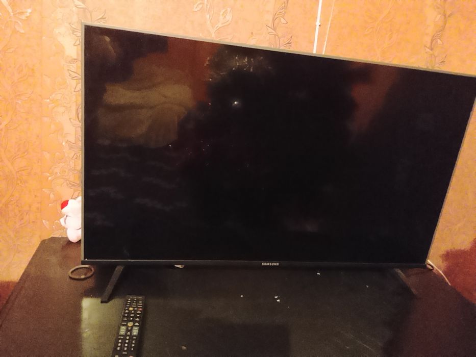 Продам смарт телевизор