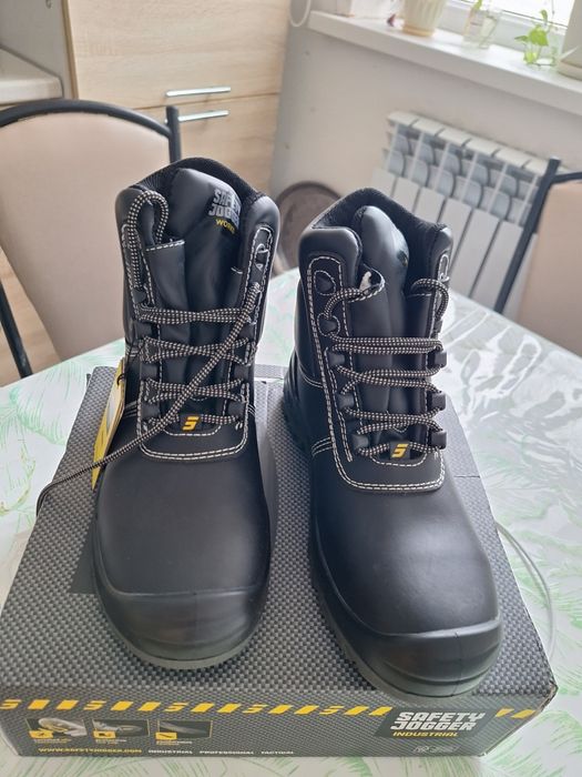 Спец обувь сатылады