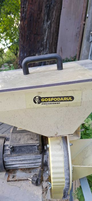 Moară pentru cereale și porumb Gospodarul Profesionist – second hand
