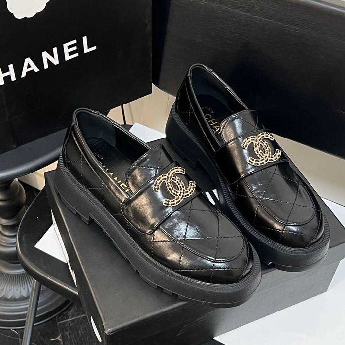 Дамски обувки на CHANEL