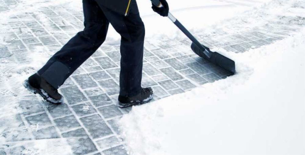 Уборка(чистка) снега вручную. Михайловка