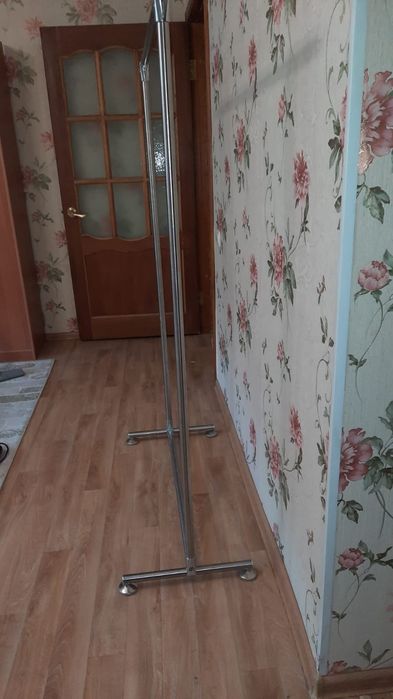 Напольная вешалка, разборная