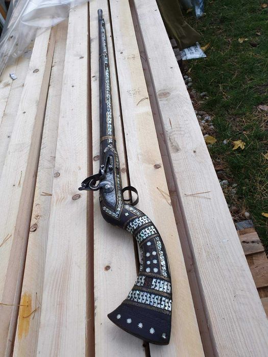 Стара пушка за стена