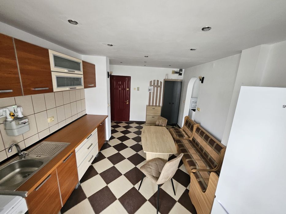 Închiriez apartament