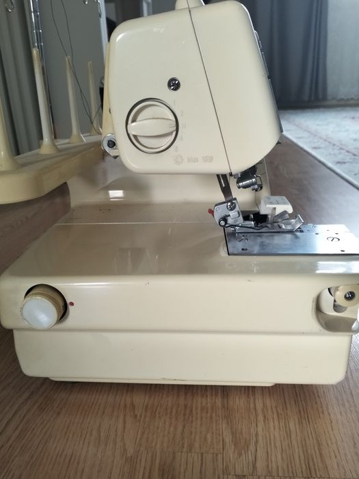 Коверлок MerryLock 3000CL