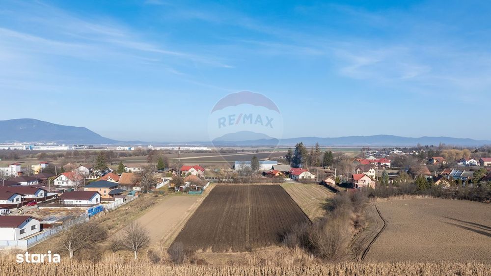 Teren intravilan 9.000 mp pentru dezvoltare rezidențială sau mixtă