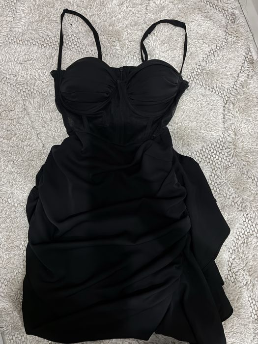 Черна елегантна рокля