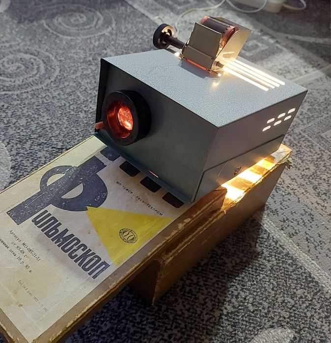 Фильмоскоп, диафильмы  продам