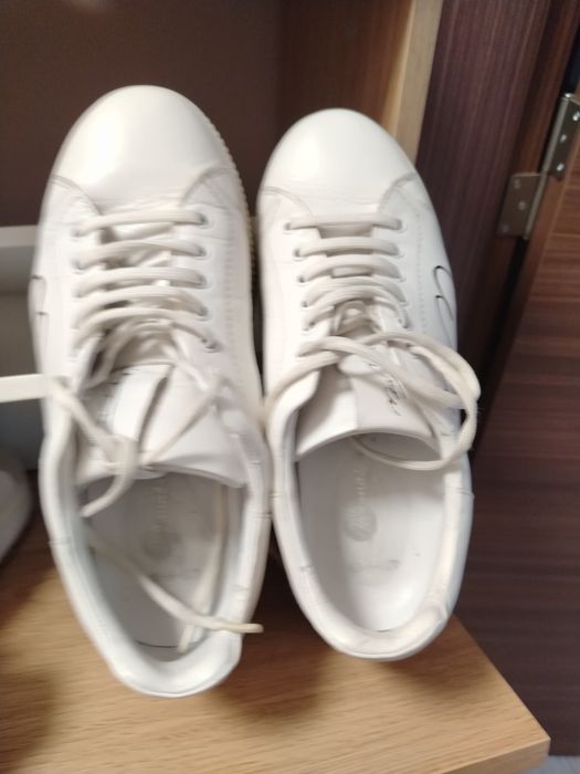 Сникъри от естествена кожа, номер 38, в добро състояние. Единствен нем