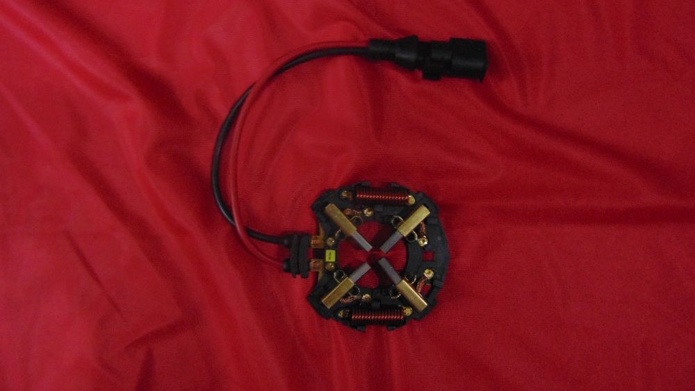 Suport/platou carbuni pompa servodirectie Clio, KANGOO