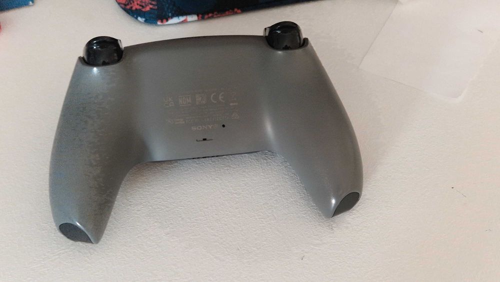 Продавам ,джойстик за PS5