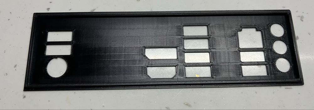 Shield IO personalizat placă de bază (I/O Backplate)