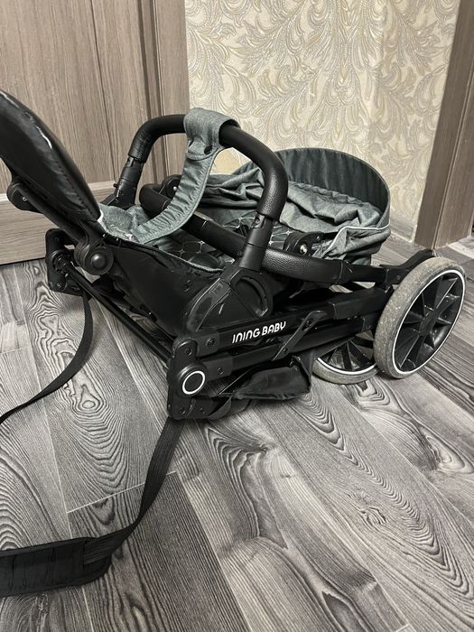 Детская прогулочная коляска