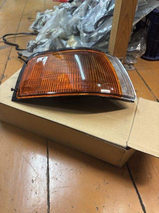 Поворотник правый мазда 323