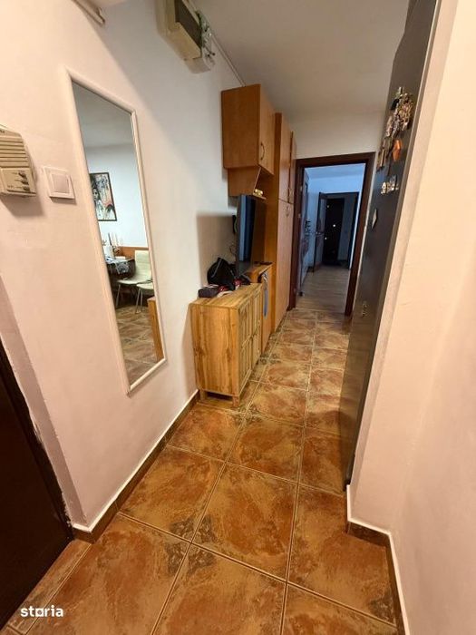 Apartament de vanzare, semidecomandat, 3 camere, et 1, Brazda