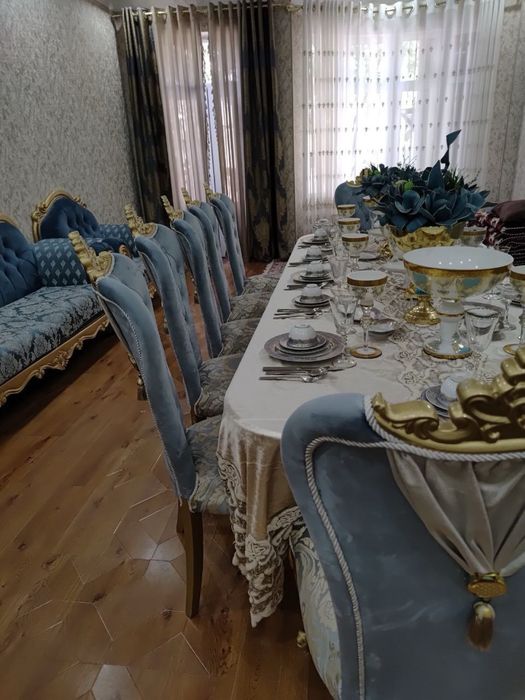 Большой стол + 12 стульев Диван, кресла и мини-диван