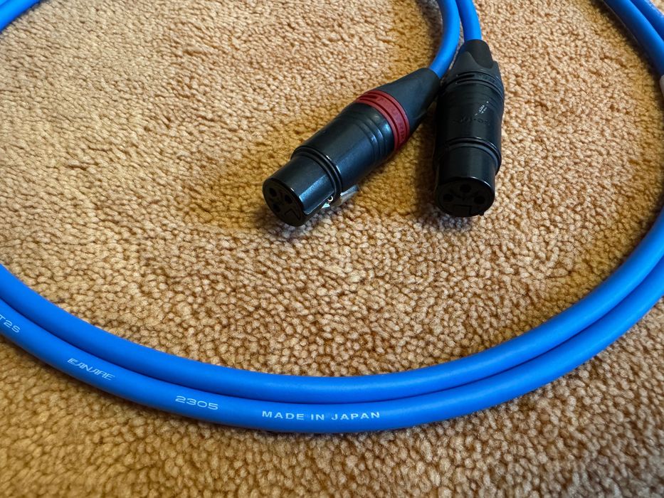 Cablu top XLR (balansat) Canare L-2T2S cu conectoare Neutrik, 1 metru, impecabil