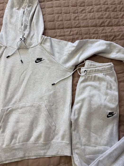 Дамски екипи Nike