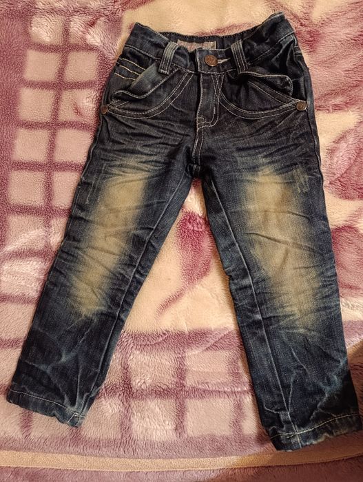 Продам утеплённые детские джинсы.