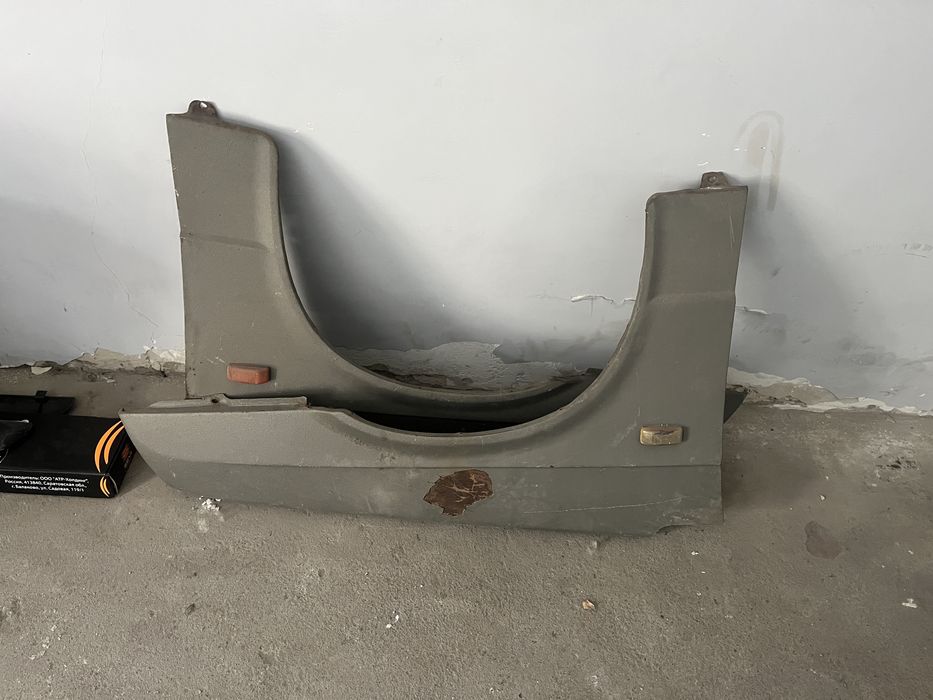 Продам два крыла на 2108