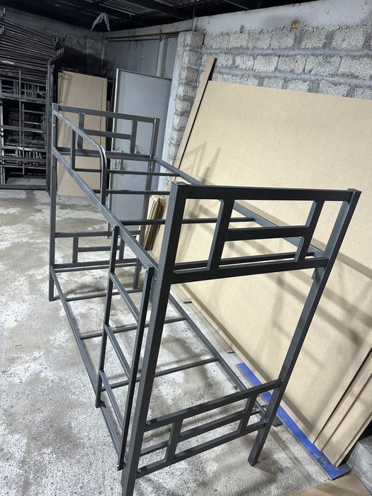 Двухъярусная кровать