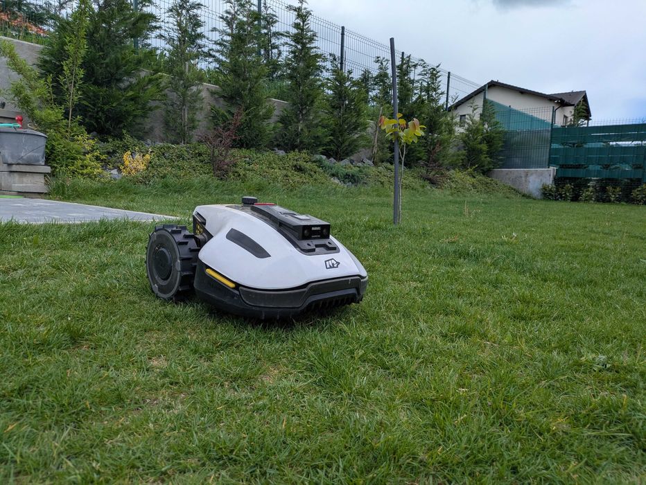 Robot tuns iarba Yuka Mini