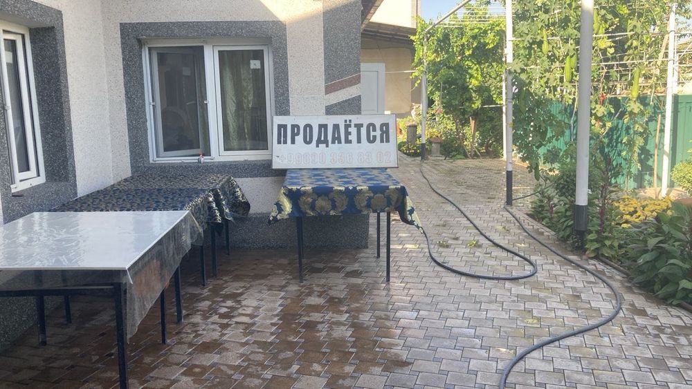 Столы обеденные разные