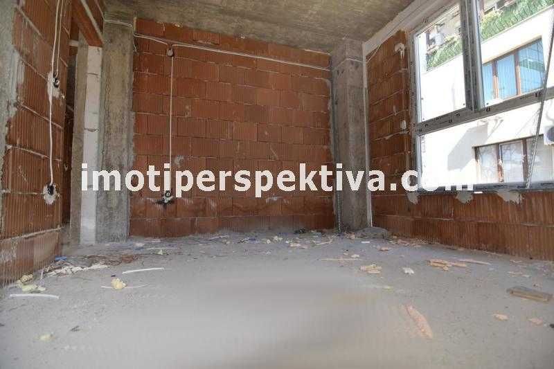 Продава се Тристаен апартамент в Пловдив, Кючук Париж - 92 кв.м за 1636 €/кв.м - Снимка #3