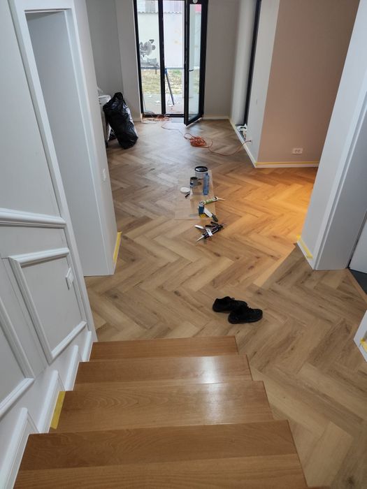 Montaj parchet laminat,SPC,herringbone,plinta,cornisa,incadramente,usi,trepte din lemn,plinta