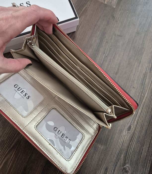 Дамски портфейл Guess