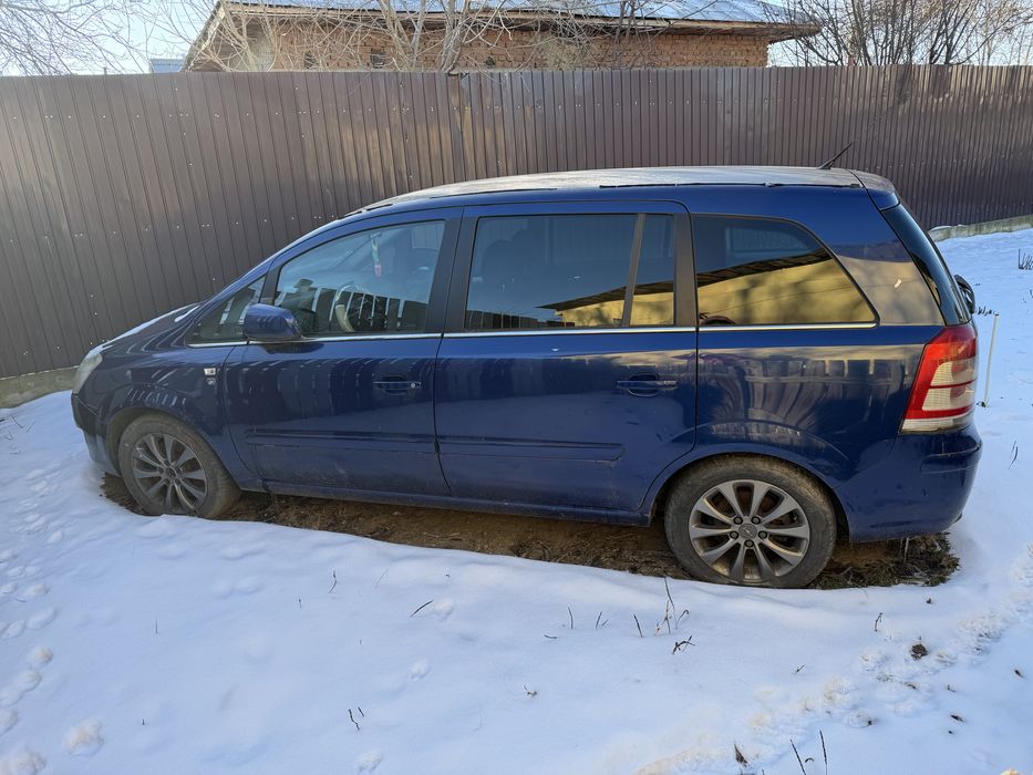 Dezmembrez opel Zafira 1.7Diesel