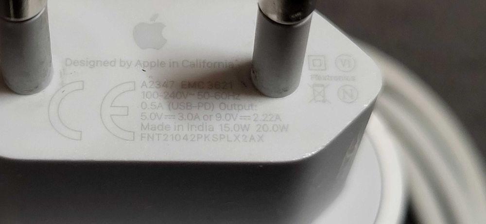 Apple 15W incarcator 5V-3A si 9V-2.22A+cablu fuctional original