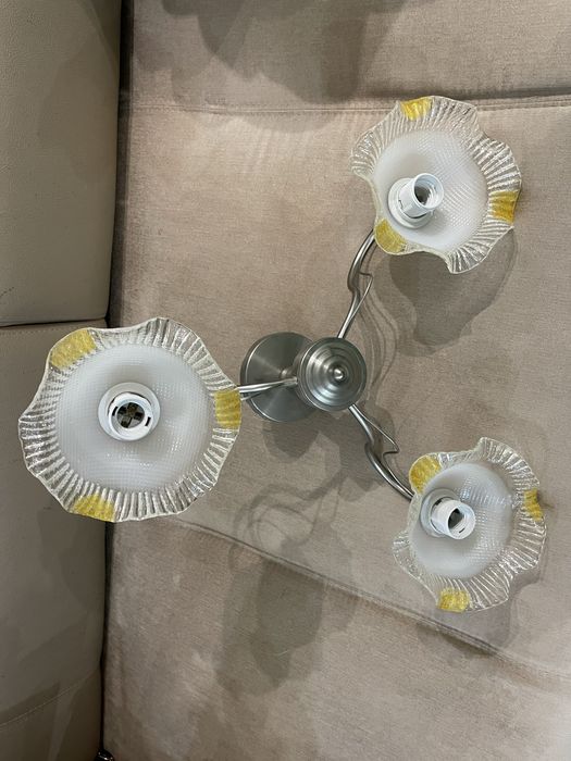 Продам две люстры б/у в рабочем состоянии.