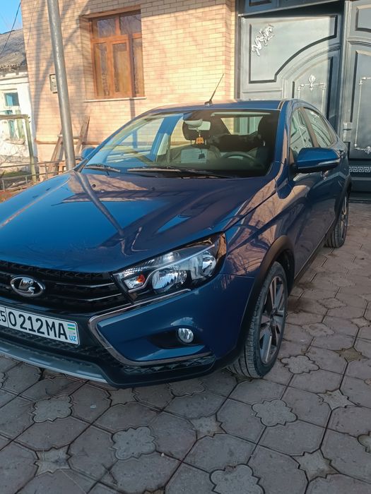 Lada Vesta Cross 2018 sotiladi