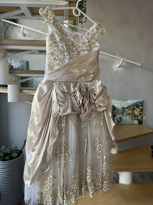 Нарядное платье для девочки