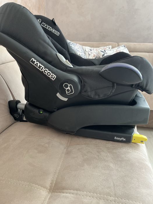 Maxi-Cosi CabrioFix + ISOFIX база EasyFix кошче за новородено– много запазено