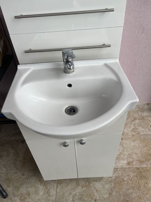 Lavoar baie cu bază și robinet