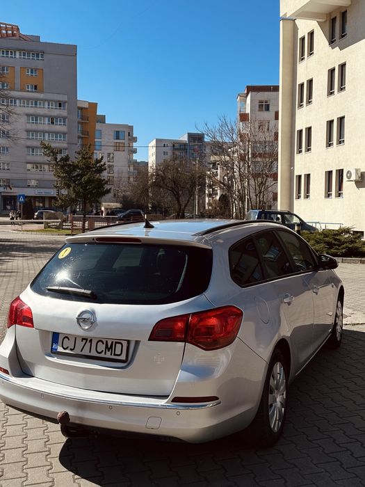 Vând Opel Astra J Sports Tourer