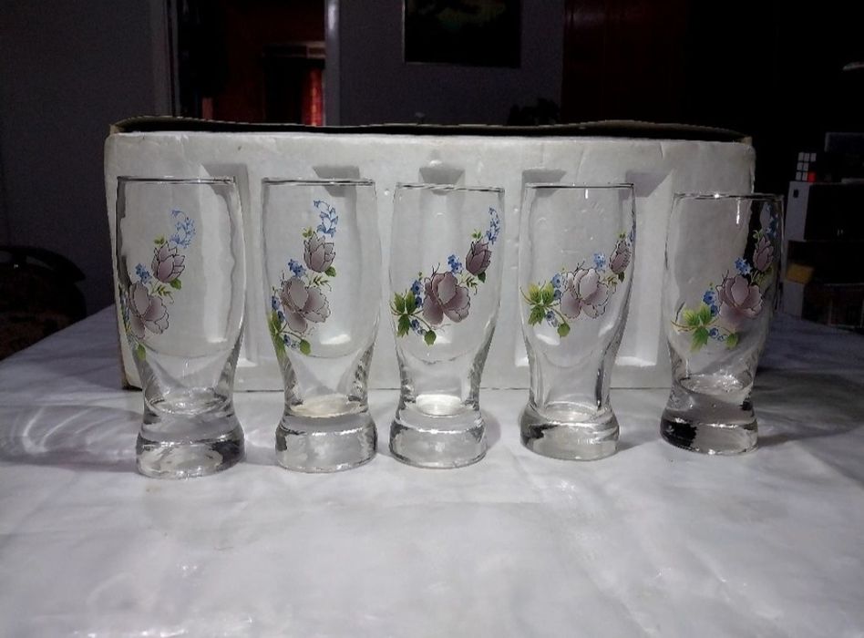 Продаются  стеклянны стаканы (30 000.