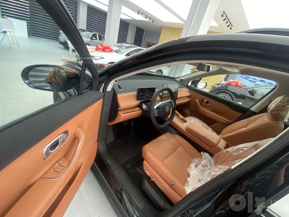 Leapmotor C16 qoraga apelsin qoraga qora natariusga tayyor 2025
