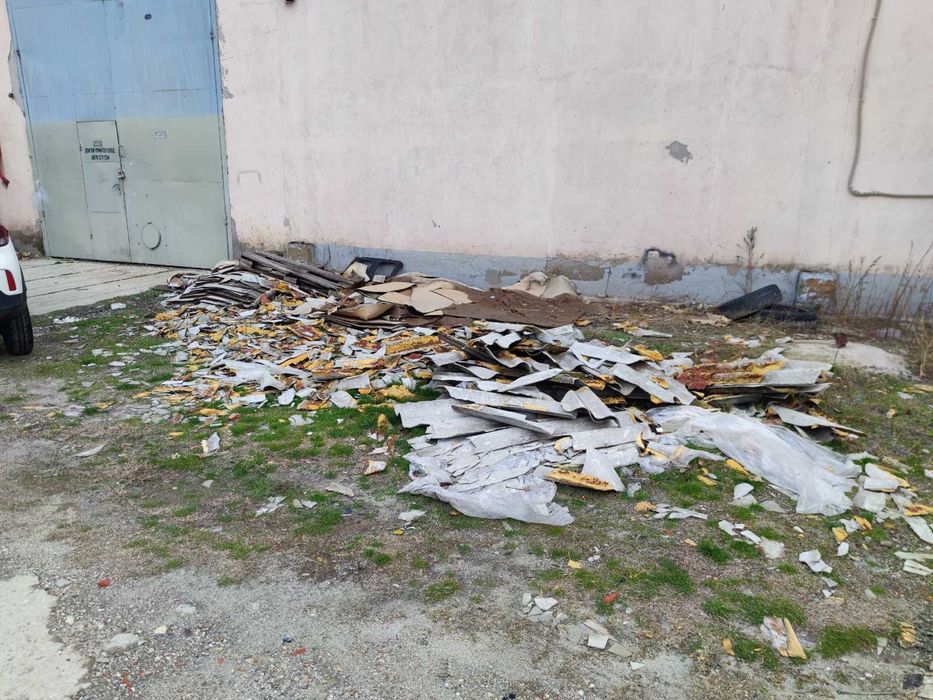 Изхвърляне на строителни и битови отпадъци