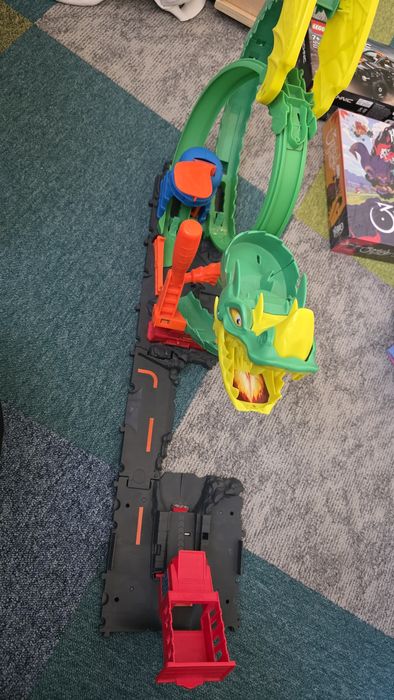 Комплект за игра Hot Wheels City - Dragon Drive Firefight