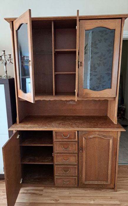 Дъбов шкаф масив